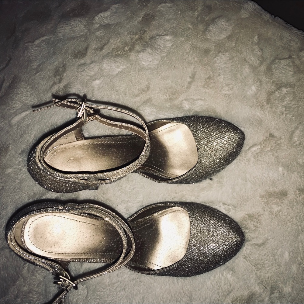 Heels - Picture 6 of 6